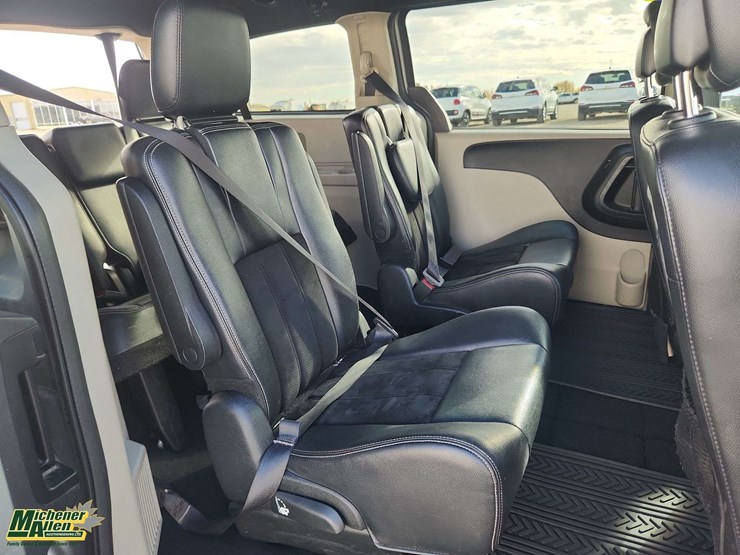 2014-dodge-grand-caravan-se-image-18