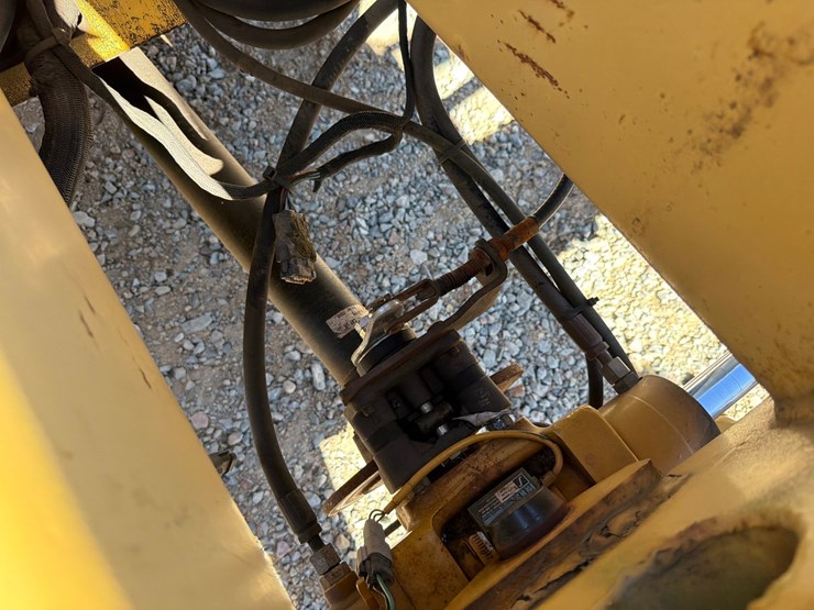 caterpillar-th360b-image-73
