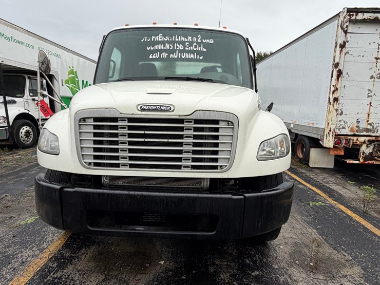 #1667-•-2016-freightliner-m2-cab-and-chassis-image-8