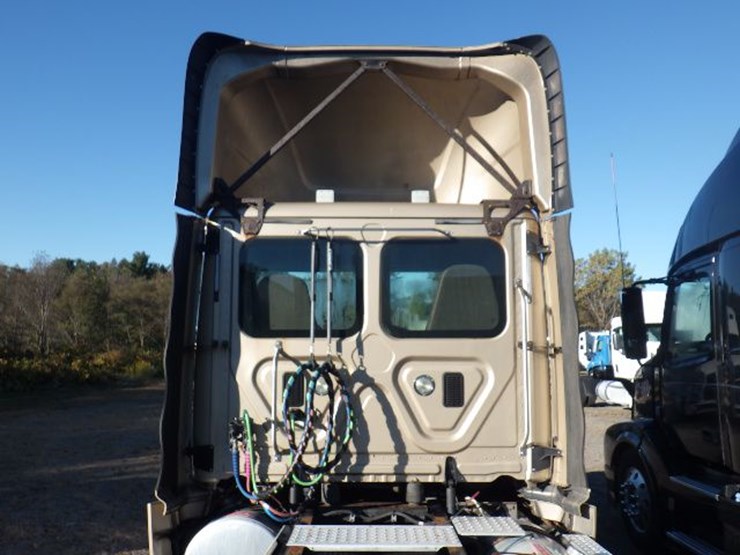 2016-freightliner-cascadia-125-evolution-image-10