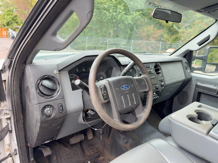 2016-ford-f550-xl-image-16