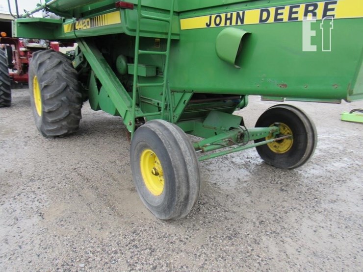 1983-john-deere-4420-image-12