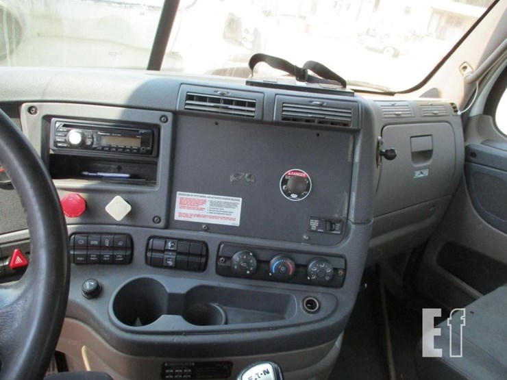 2012-freightliner-cascadia-113-image-8