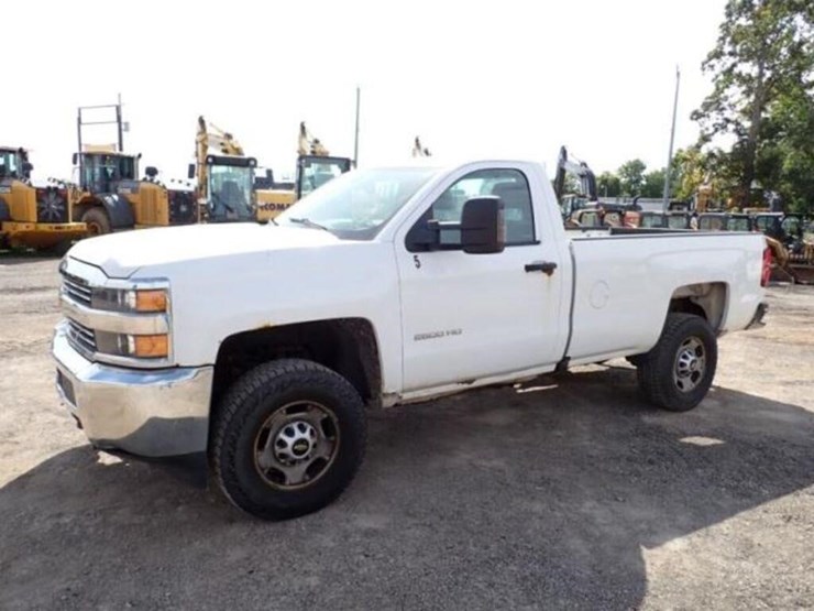 2017-chevrolet-silverado-2500hd-image-1