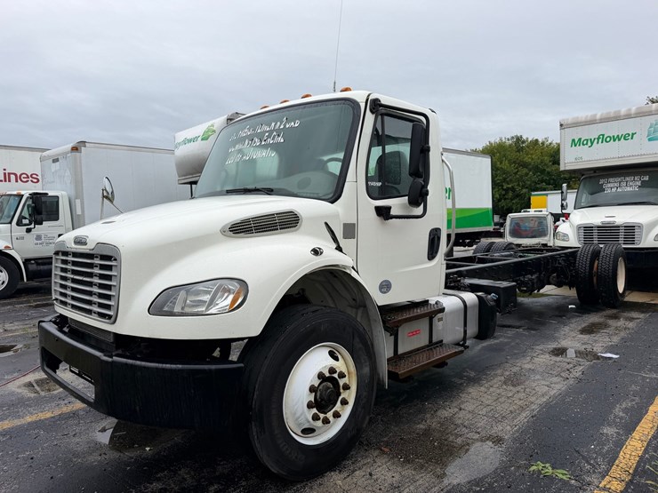 #1667-•-2016-freightliner-m2-cab-and-chassis-image-1