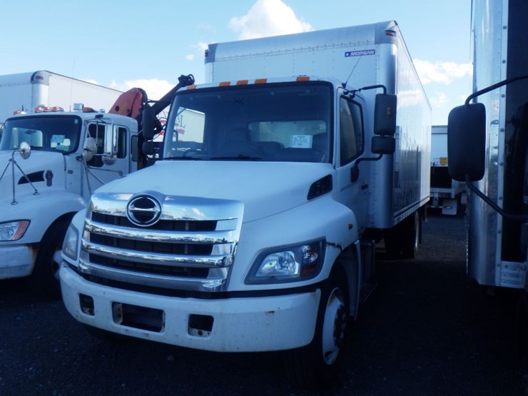 2018-hino-268-image-1