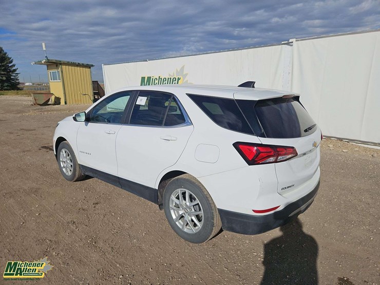 2022-chevrolet-equinox-image-2