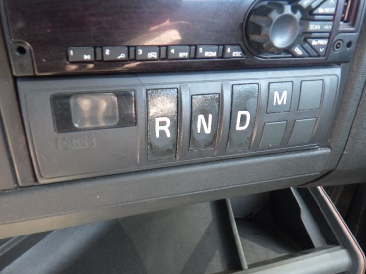 2020-volvo-vnr300-image-15