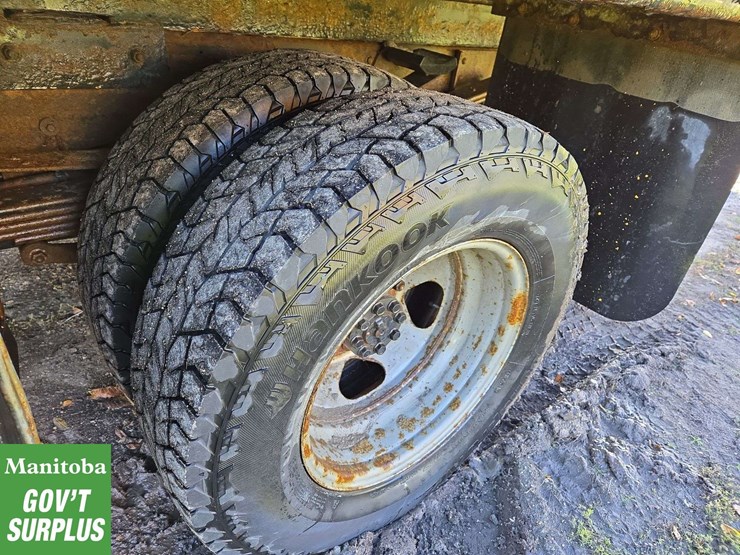 2015-chevrolet-3500-image-13