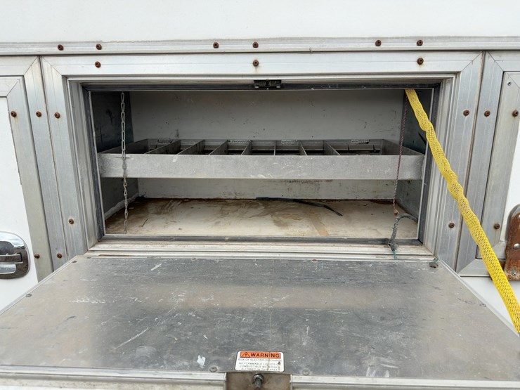 2016-ford-f550-xl-image-15