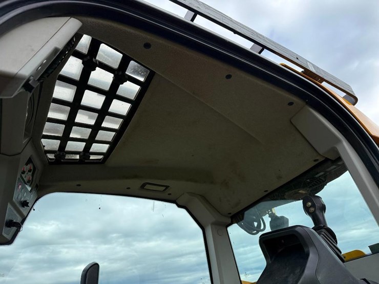 jcb-3ts-8t-image-34