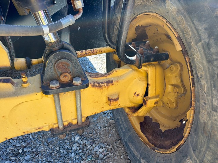 caterpillar-th360b-image-33