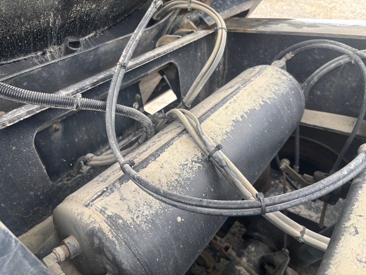 2025-axle-end-dump-image-64