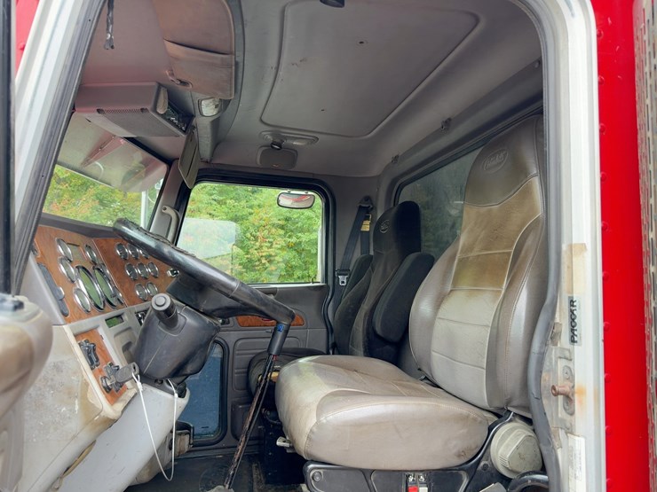 2008-peterbilt-367-image-30