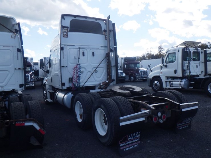 2018-freightliner-cascadia-125-image-12