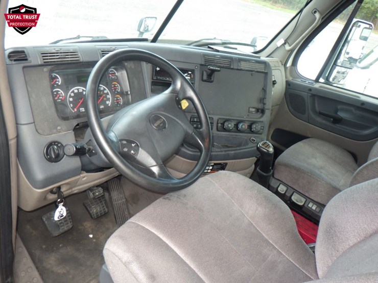2020-freightliner-cascadia-125-image-11