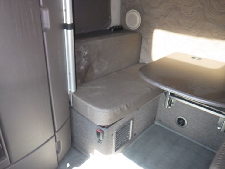 2017-volvo-vnl780-image-23