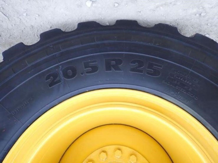 2014-deere-624k-image-37
