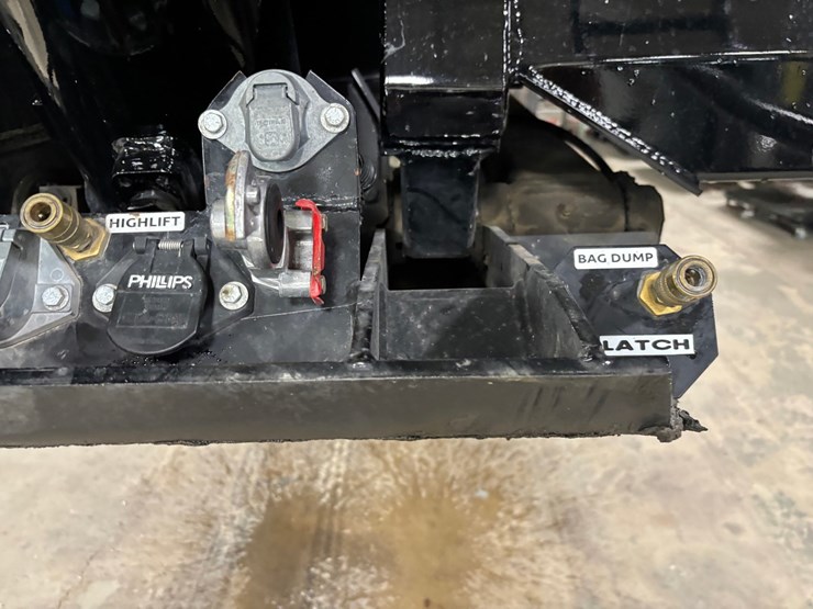 2025-axle-end-dump-image-91