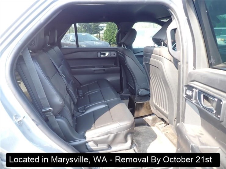 2020-ford-explorer-image-24
