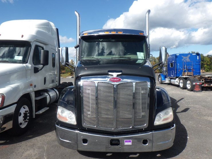 2018-peterbilt-579-image-2