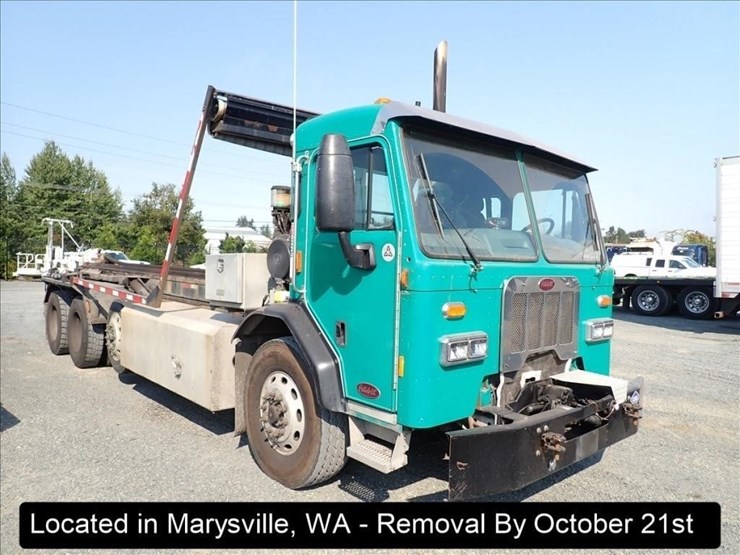 2016-peterbilt-320-image-29