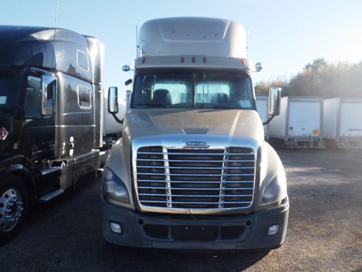 2016-freightliner-cascadia-125-evolution-image-2