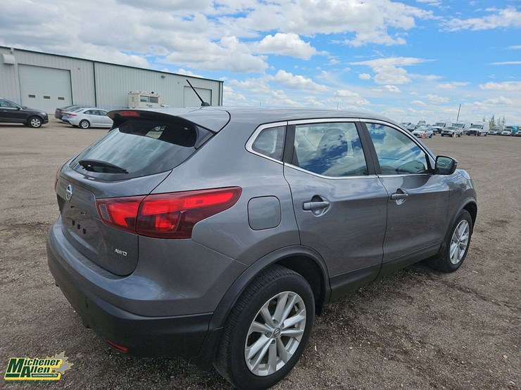 2017-nissan-qashqai-sport-awd-sl-4dr-crossover-image-4
