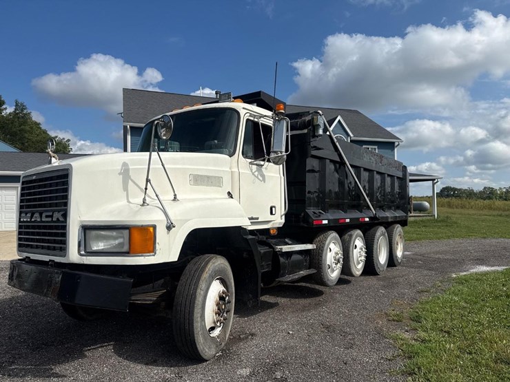 1999-mack-ch613-image-1
