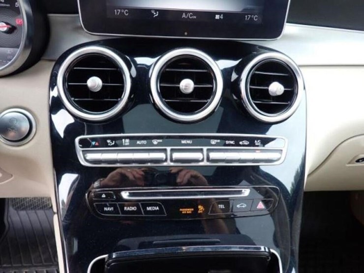 2018-mercedes-benz-glc300-image-19