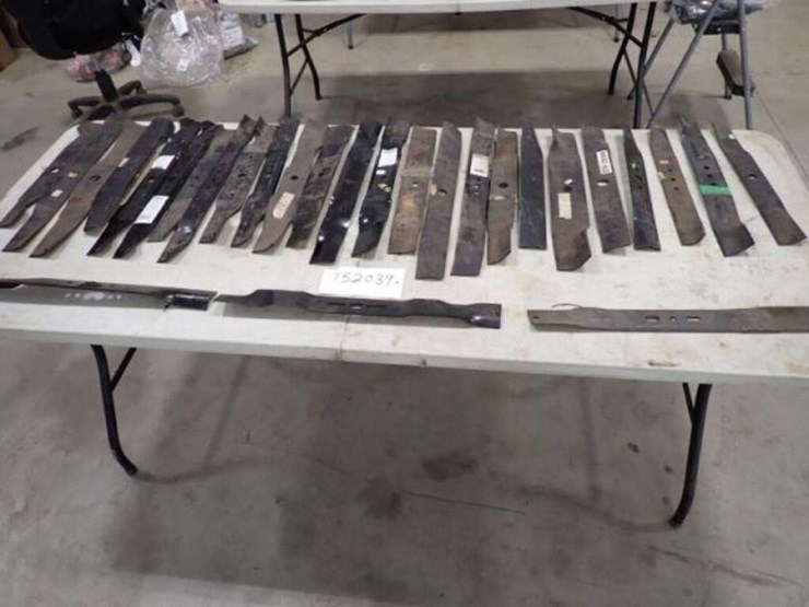 qty-of-assorted-lawn-mower-blades-image-1
