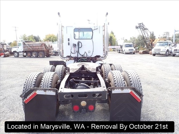 2013-freightliner-coronado-image-35