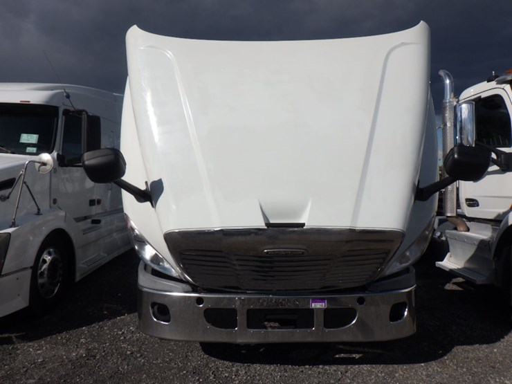 2015-freightliner-cascadia-113-image-21