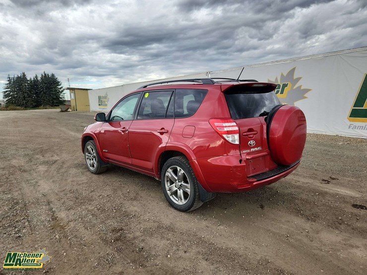 2010-toyota-rav4-image-3