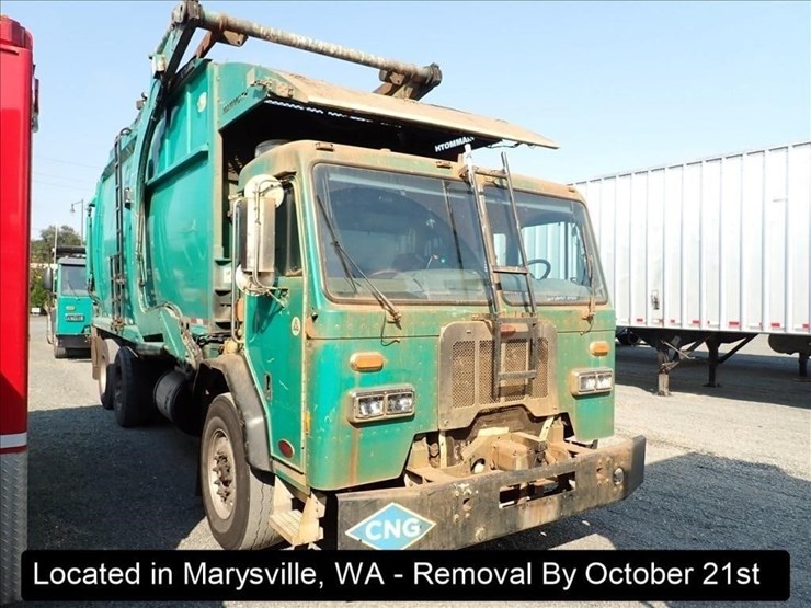 2015-peterbilt-320-image-21