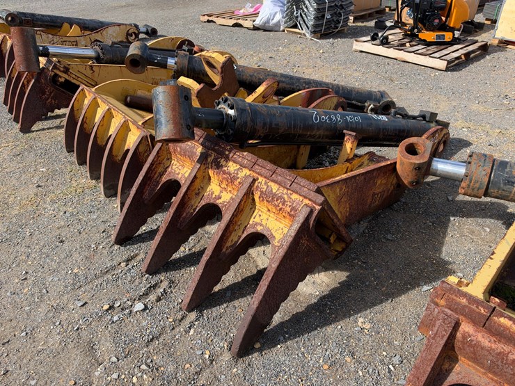 caterpillar-323-image-2