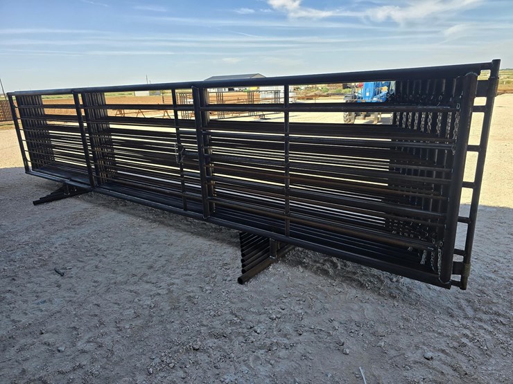 (10)-24ft-free-standing-panels--1-w/-10ft-welded-on-gate-image-3