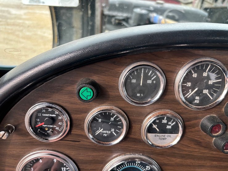 1982-peterbilt-359-image-73
