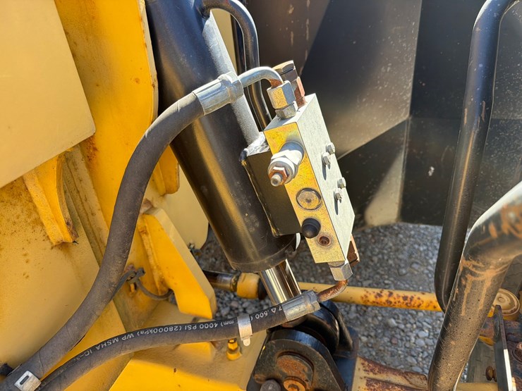 caterpillar-th360b-image-34
