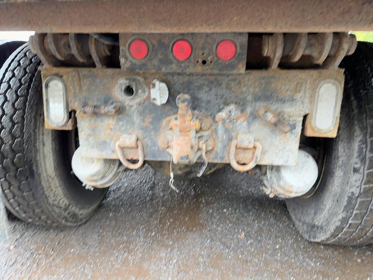 2008-peterbilt-367-image-13