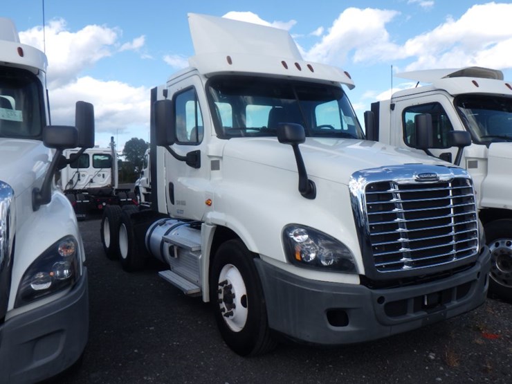 2018-freightliner-cascadia-125-image-3
