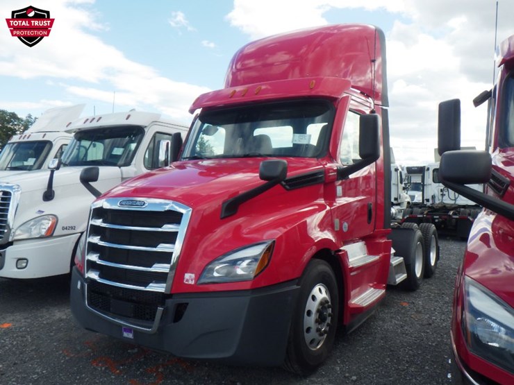 2020-freightliner-cascadia-126-image-1