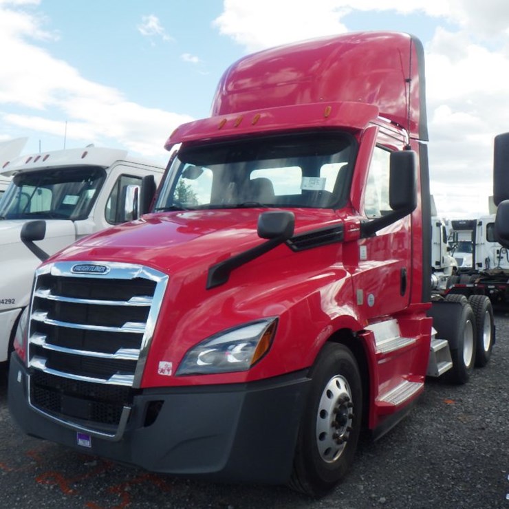 2020 FREIGHTLINER CASCADIA 126