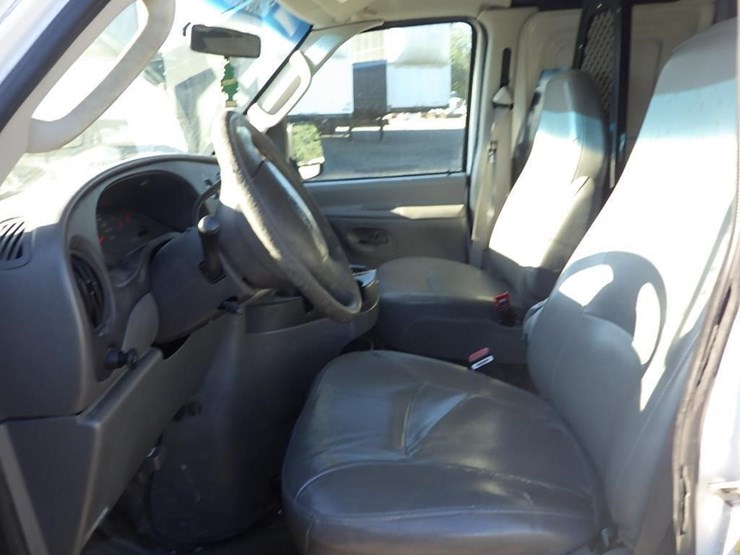 2006-ford-e250-image-21