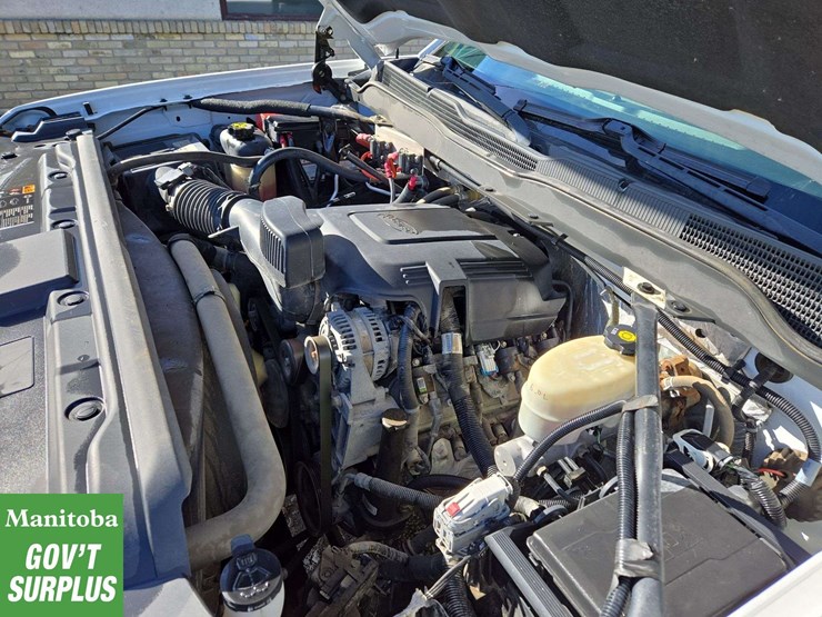 2015-chevrolet-3500-image-33