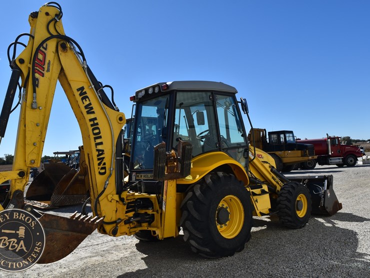 2013-new-holland-b110c-image-21