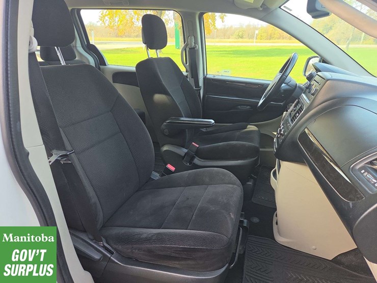 2012-dodge-grand-caravan-image-30