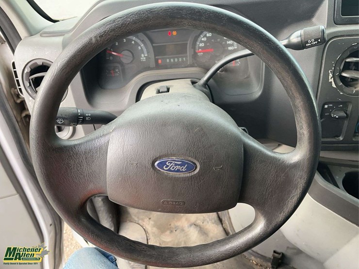 2013-ford-cargo-image-14