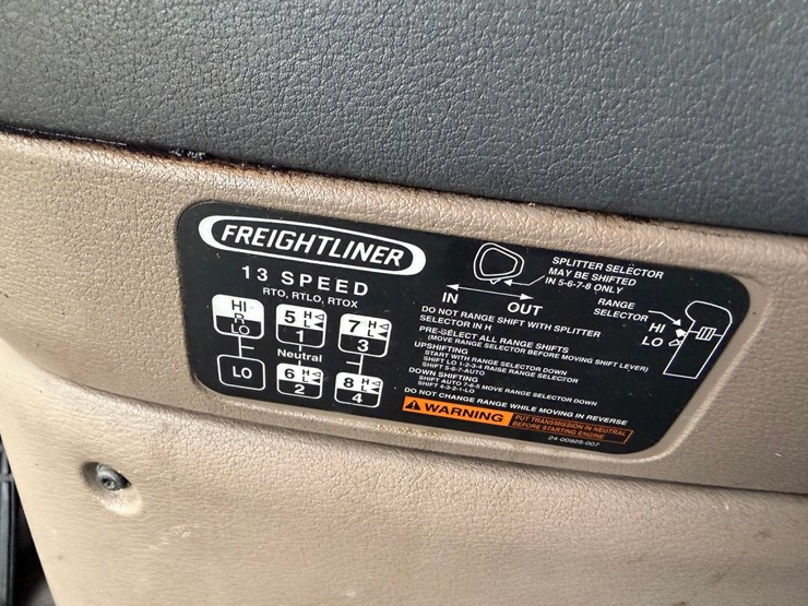 #1659-•-2012-freightliner-cascadia-sleeper-cab-truck-tractor-image-48