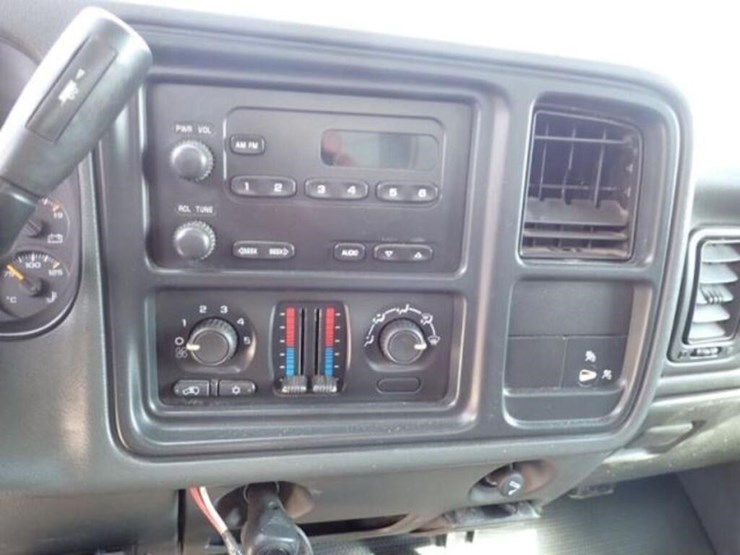 2005-gmc-sierra-3500-image-19